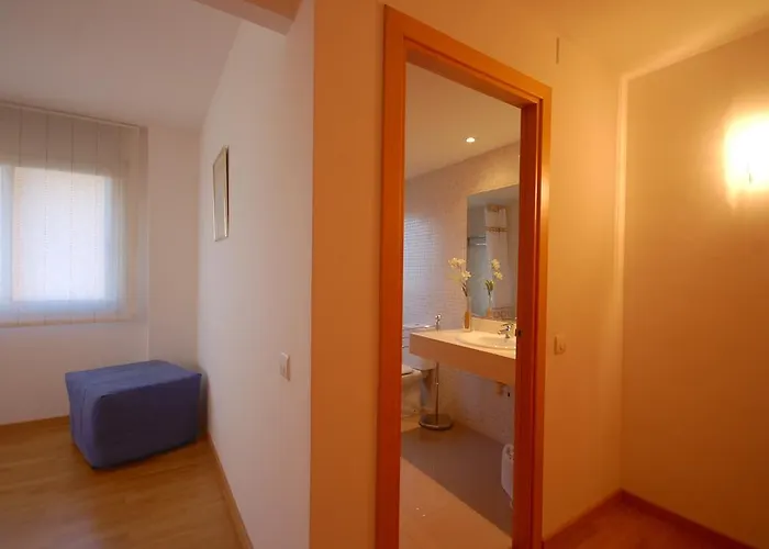 Lets Holidays Cozy Pool