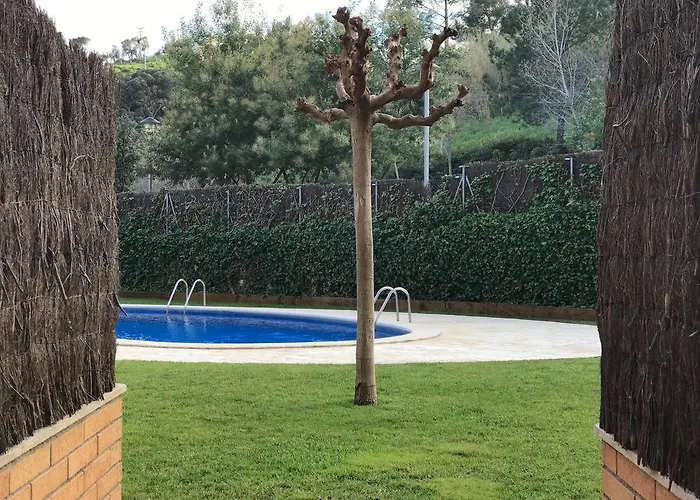 Lets Holidays Cozy Pool